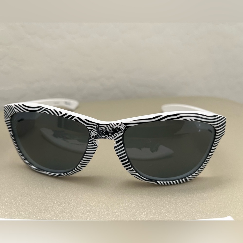 Oakley Stanley Donwood Jupiter Sunglasses - Picture 2 of 11